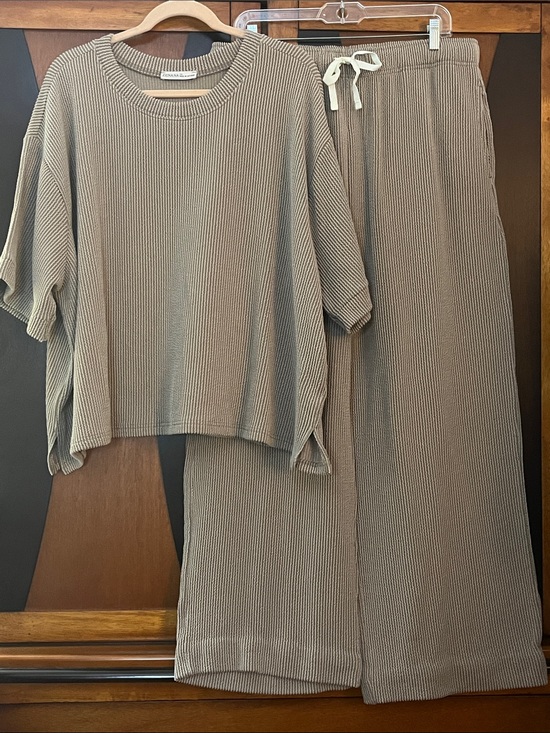 Zenana Outfitters Other - Zenana Cozy & Comfy Ribbed Lounge Set - Taupe Knit Top & Pants (w/pockets)